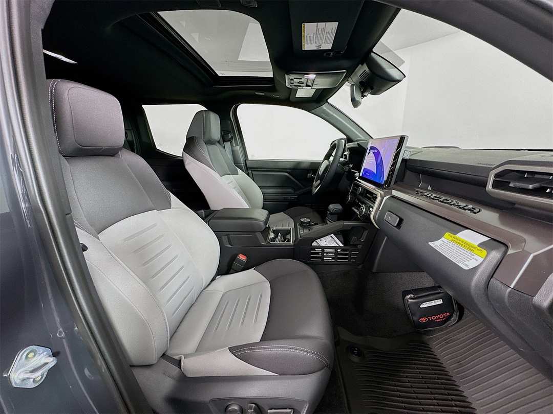 2025 Toyota Tacoma TRD Off Road - Image 29