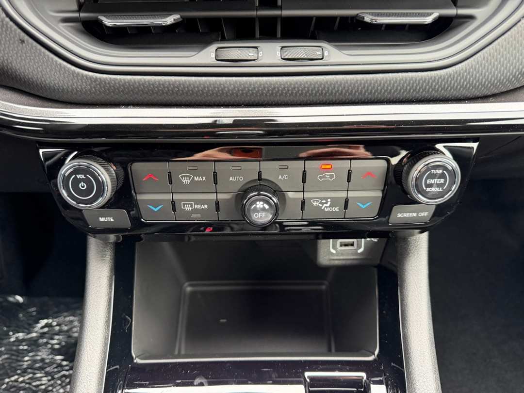 2026 Jeep Compass Latitude - Image 26