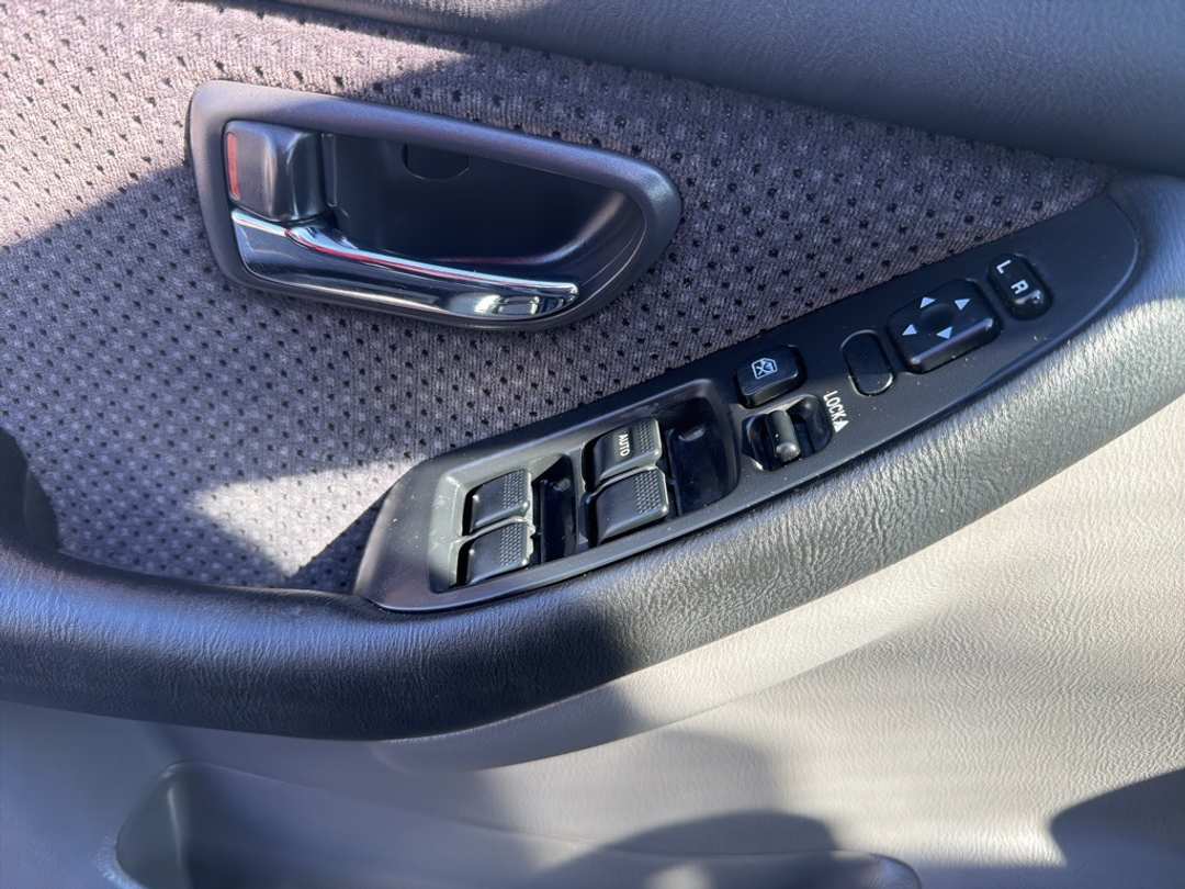 2003 Subaru Legacy L - Image 12