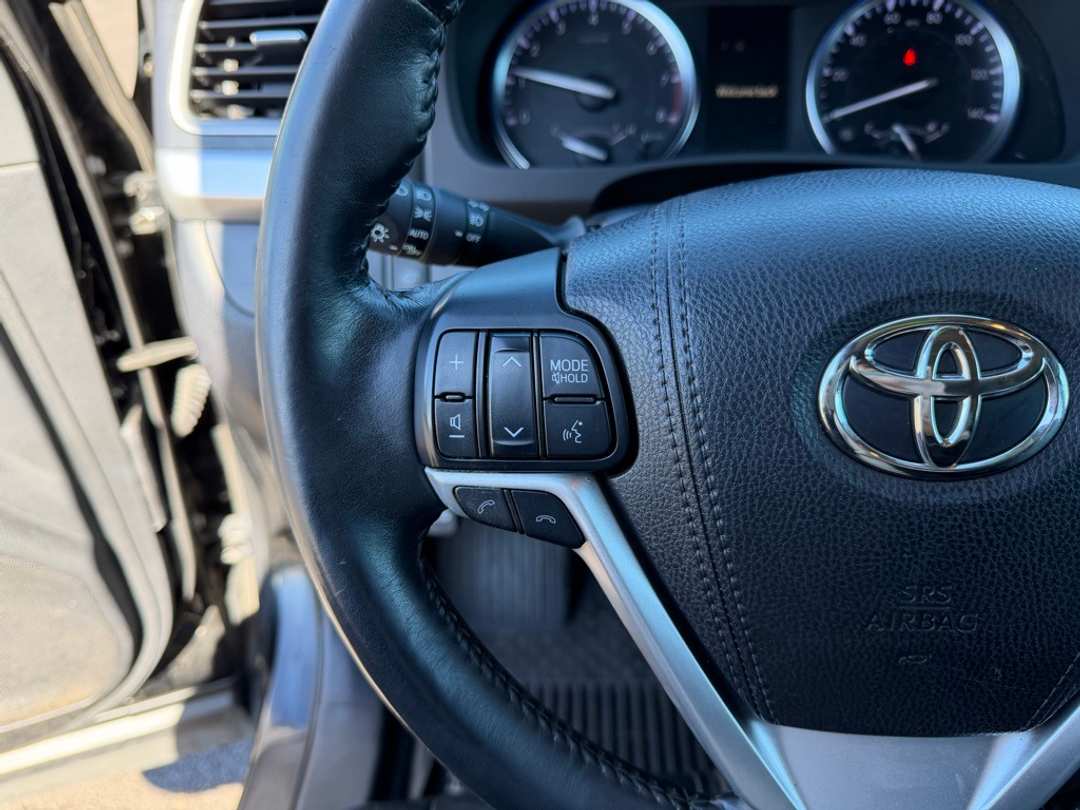 2018 Toyota Highlander SE - Image 17