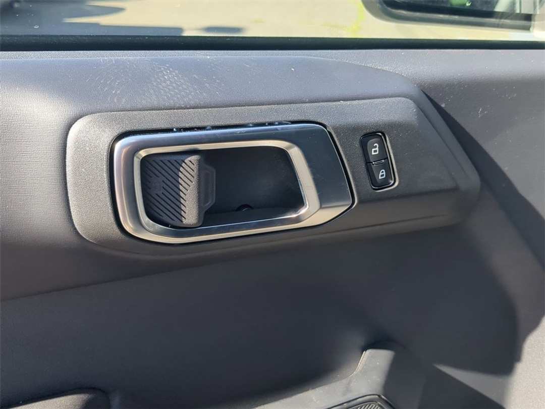 2025 Ford Bronco Outer Banks - Image 10