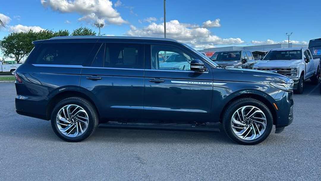 2025 Lincoln Navigator Reserve - Image 2