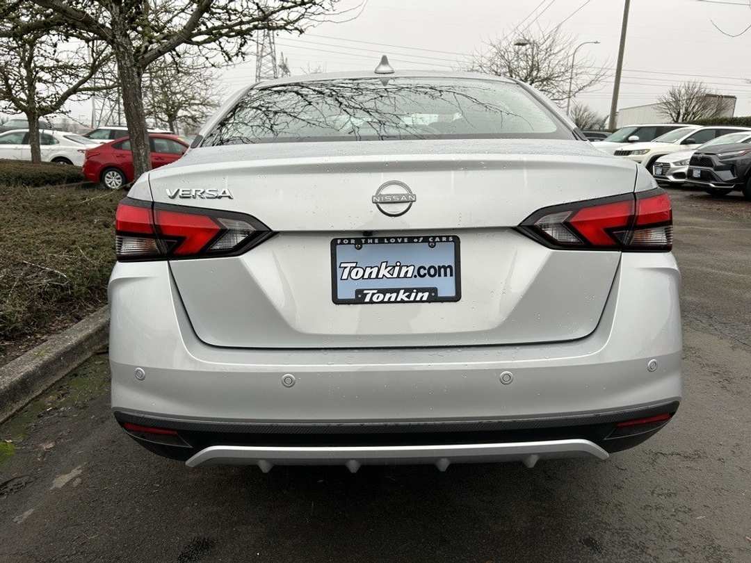 2025 Nissan Versa 1.6 SV - Image 6