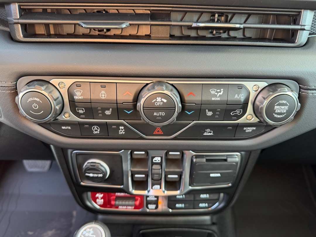 2026 Jeep Wrangler Rubicon - Image 24