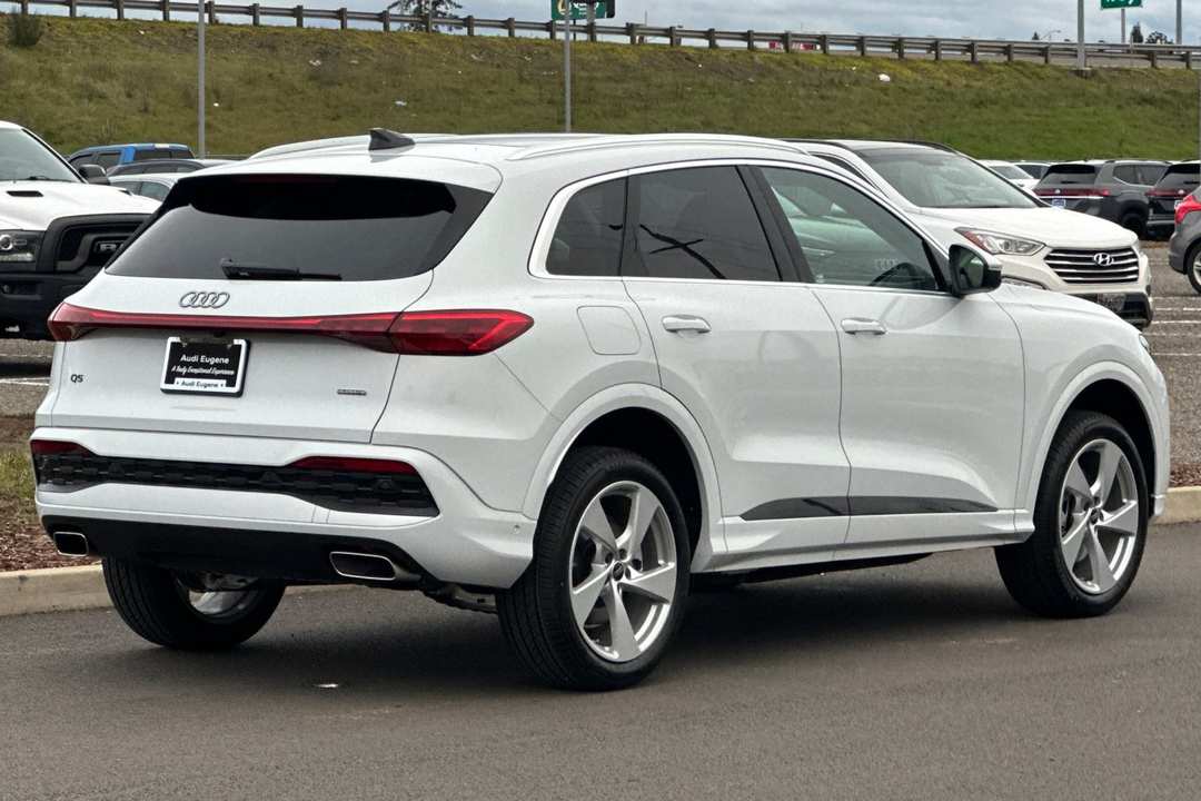 2025 Audi Q5 2.0T Premium Plus - Image 3
