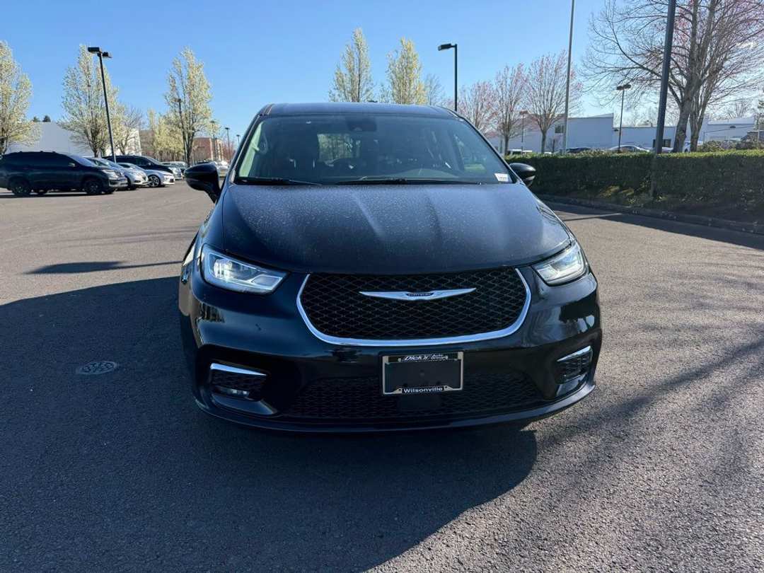 2024 Chrysler Pacifica Select - Image 2