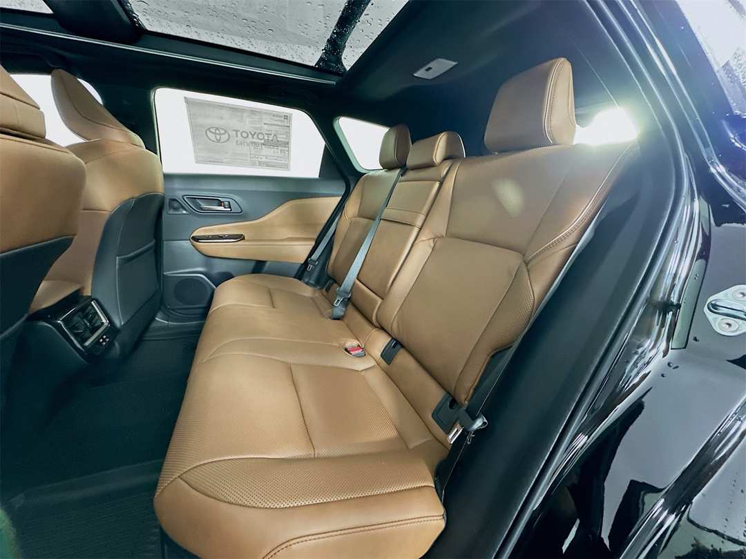 2025 Toyota Crown Signia Limited - Image 26