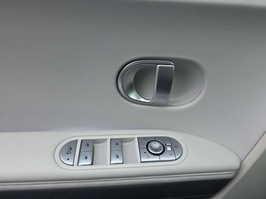 2022 Hyundai Ioniq 5 SEL - Image 10