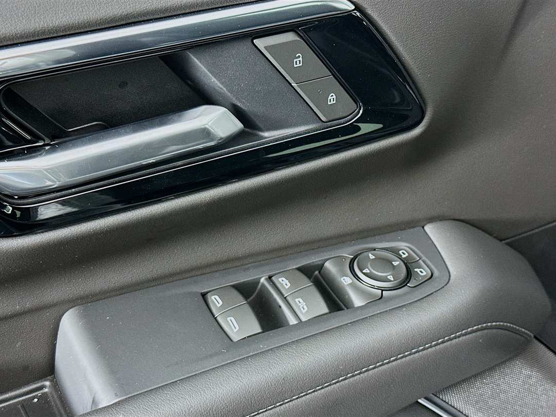 2025 Chevrolet Suburban LS - Image 18