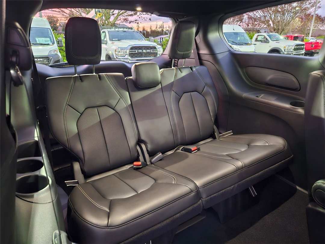 2026 Chrysler Pacifica Select - Image 35