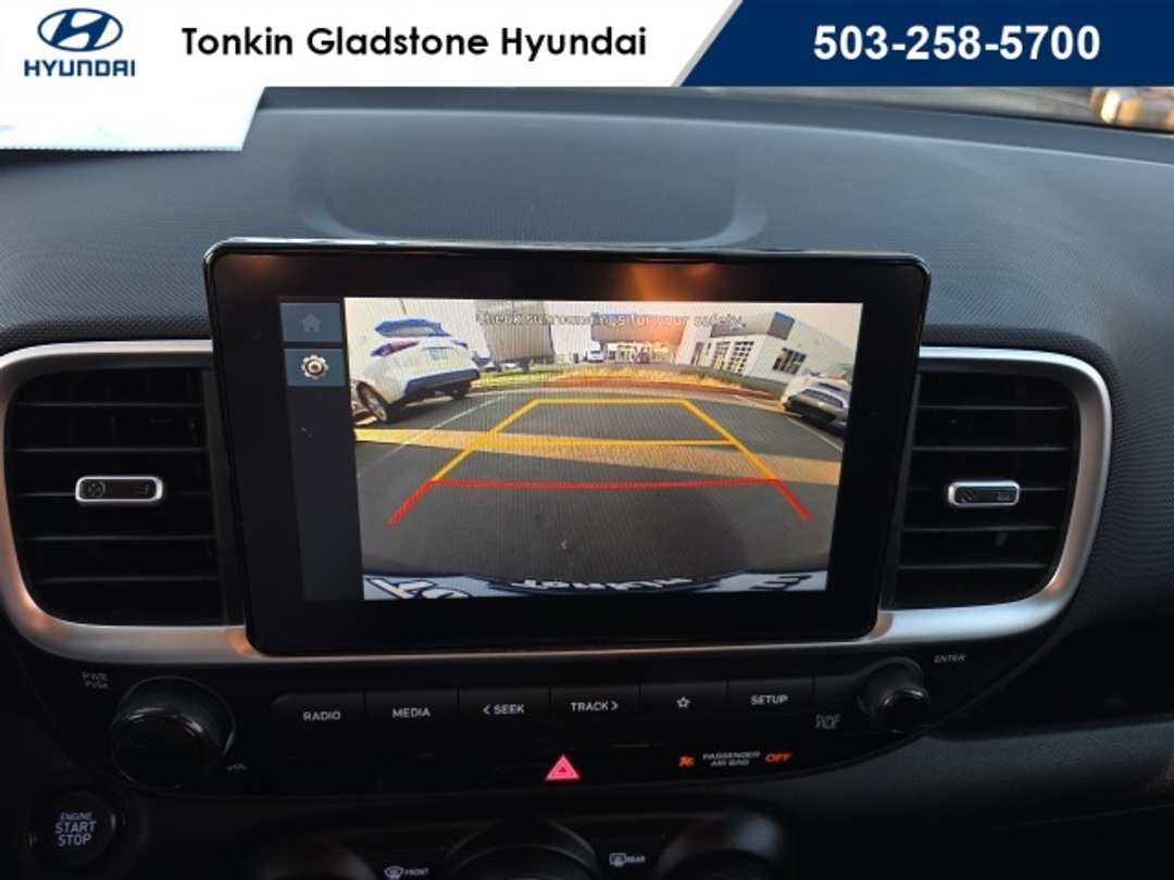 2025 Hyundai Venue SEL - Image 17