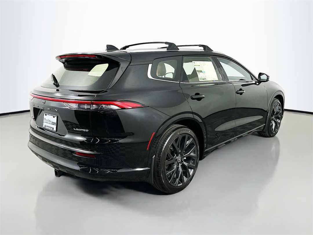 2025 Toyota Crown Signia Limited - Image 7