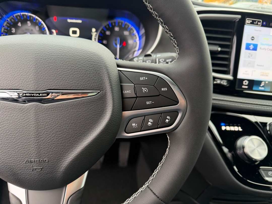 2026 Chrysler Pacifica Select - Image 19