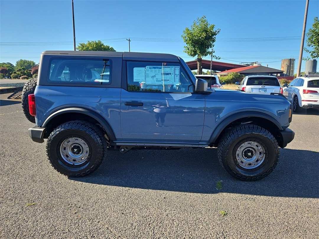 2025 Ford Bronco Base - Image 6
