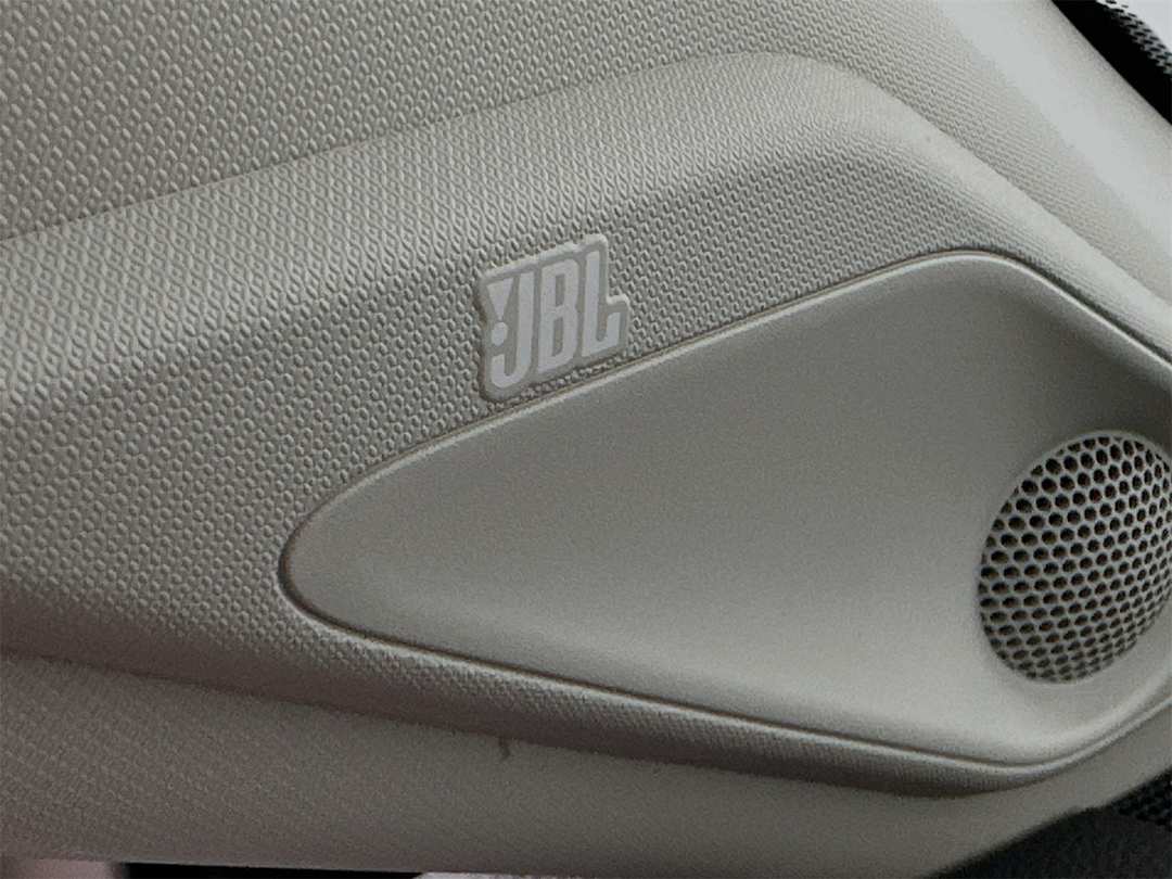 2025 Toyota Rav4 XLE Premium - Image 19