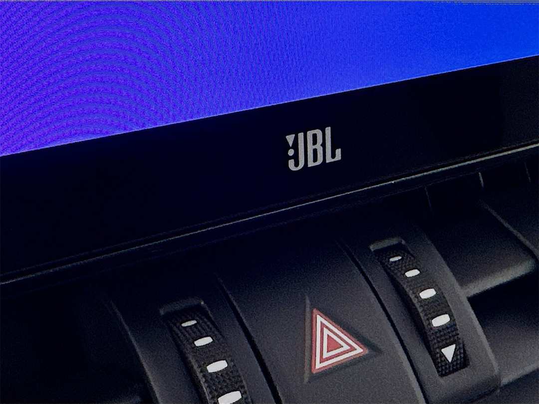 2025 Toyota Rav4 XLE Premium - Image 19