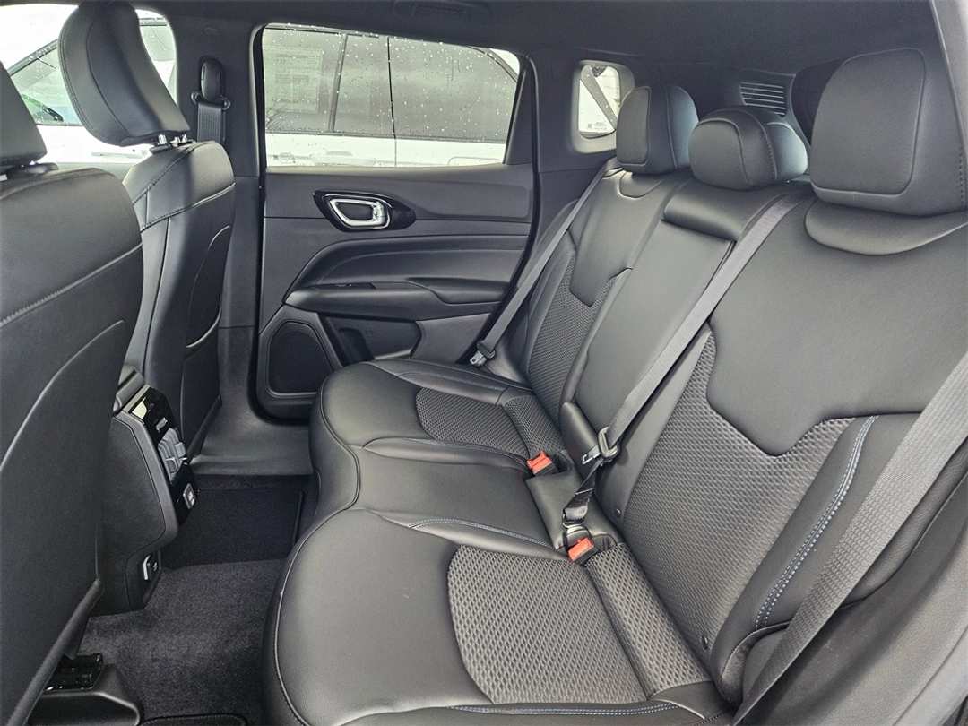 2026 Jeep Compass Latitude - Image 28