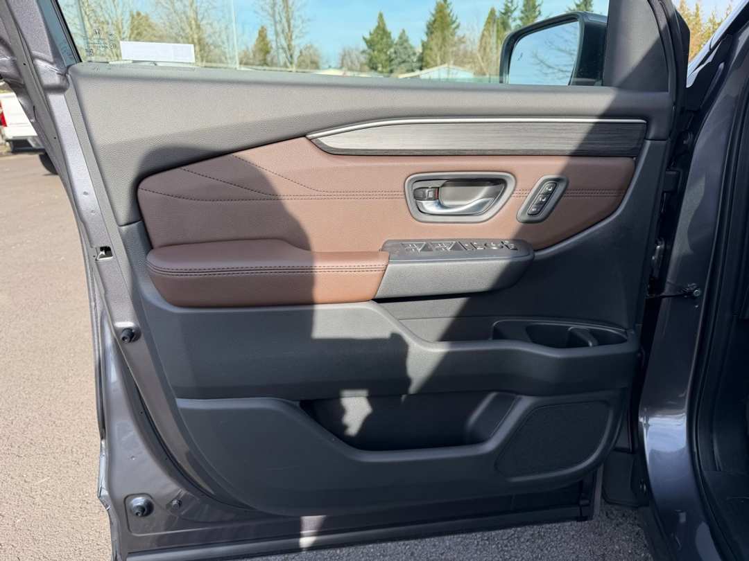 2026 Honda Pilot Touring - Image 12