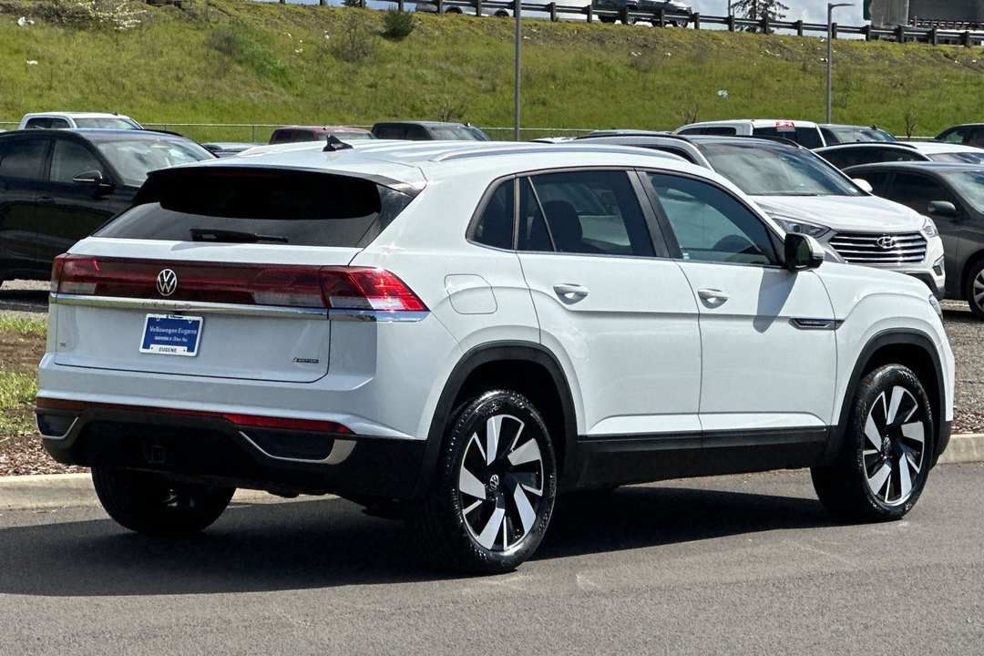2025 Volkswagen Atlas Cross Sport 2.0T SE w/Technology - Image 3