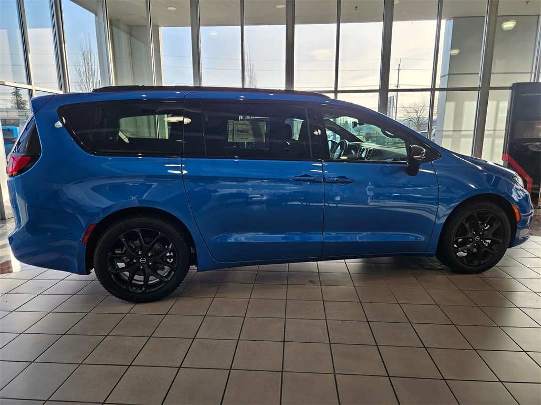 2026 Chrysler Pacifica Select - Image 7