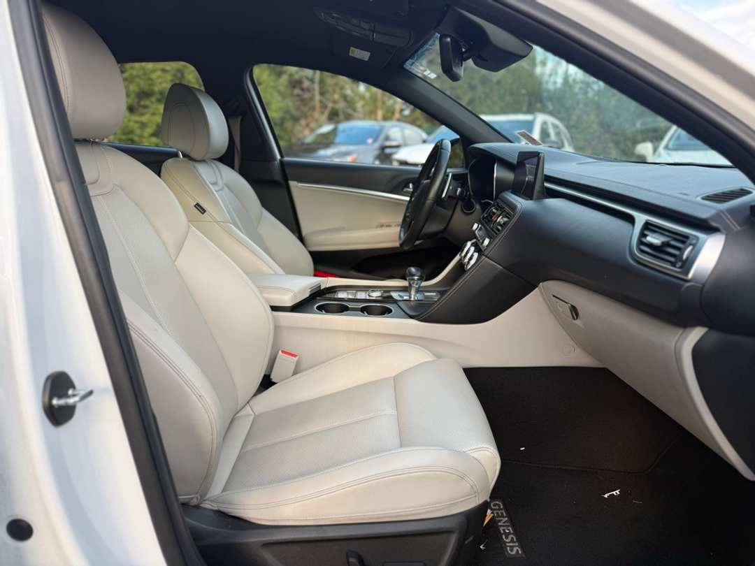 2022 Genesis G70 2.0T - Image 20