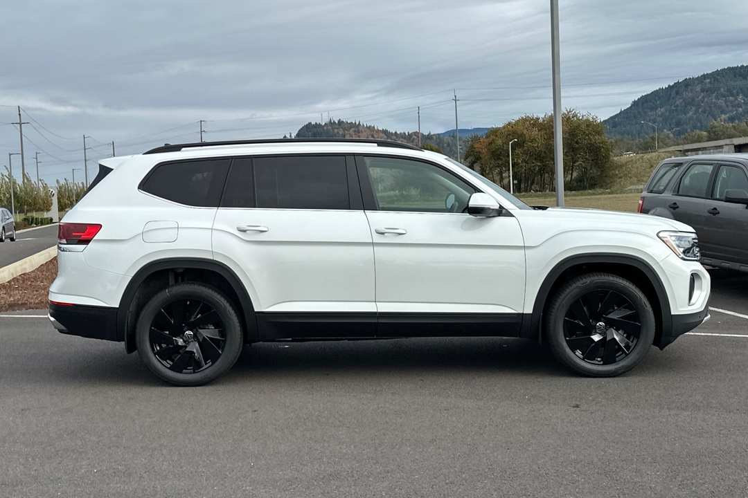 2026 Volkswagen Atlas 2.0T SE w/Technology - Image 2