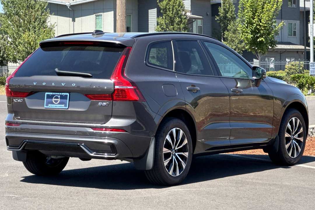 2025 Volvo Xc60 B5 Core - Image 3