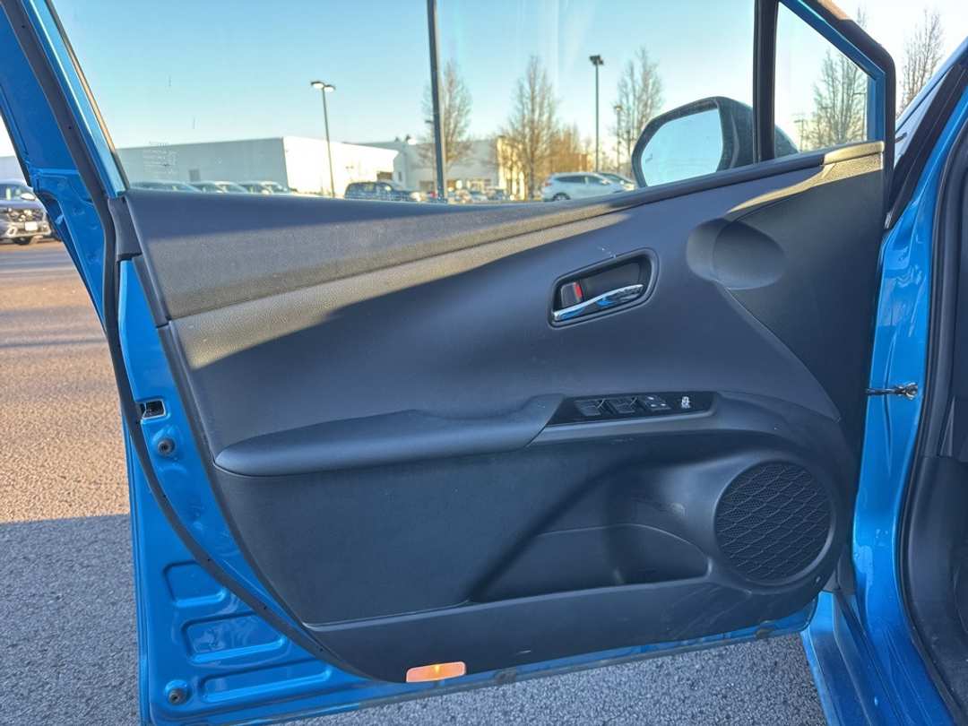 2021 Toyota Prius XLE AWDe - Image 18