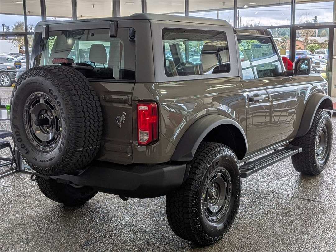 2025 Ford Bronco Base - Image 4