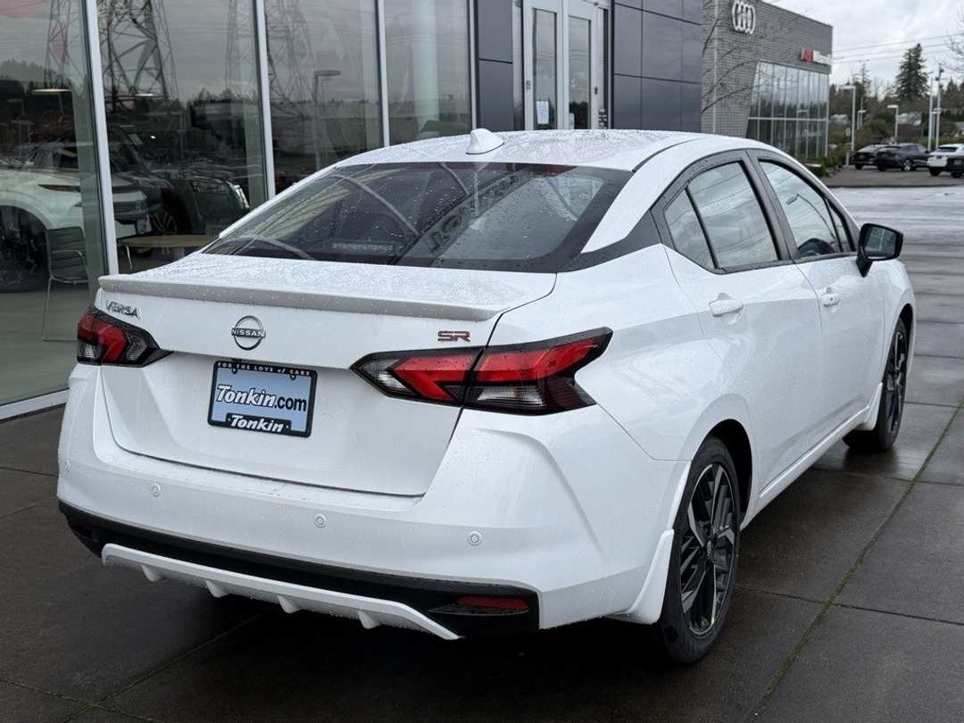 2025 Nissan Versa 1.6 SR - Image 7