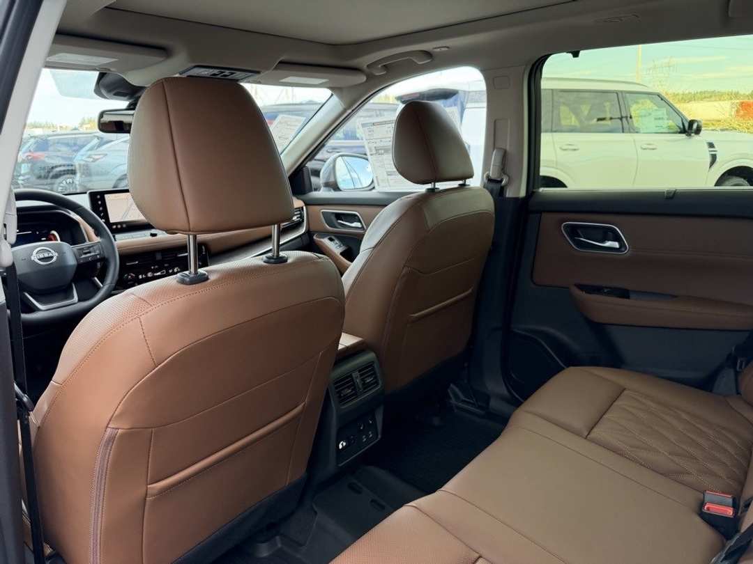 2026 Nissan Rogue Platinum - Image 32