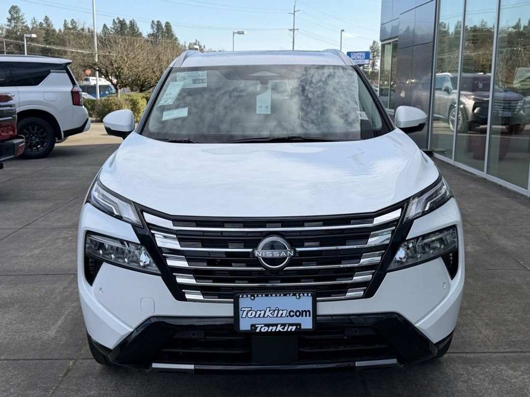 2026 Nissan Rogue Platinum - Image 3