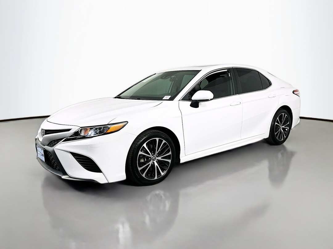 2020 Toyota Camry SE - Image 3