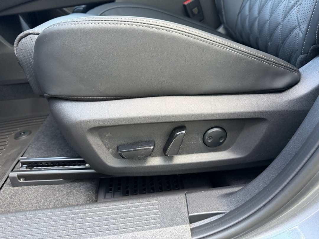 2026 Nissan Rogue Platinum - Image 16