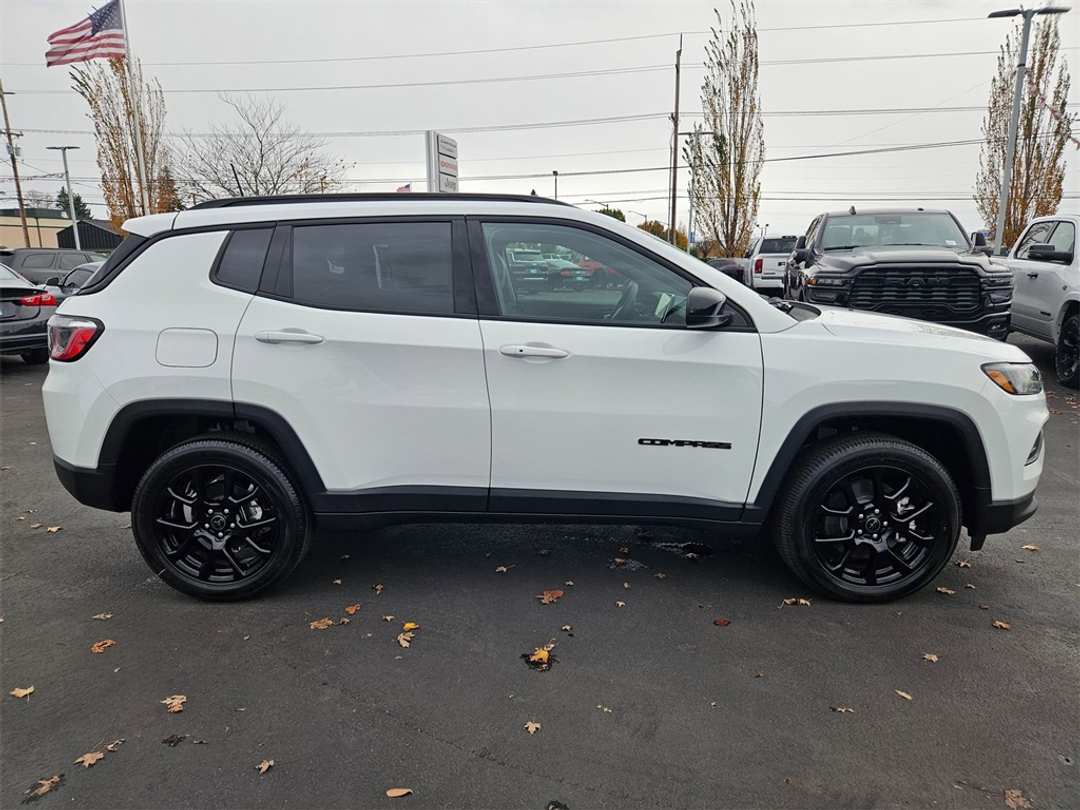 2026 Jeep Compass Latitude - Image 7