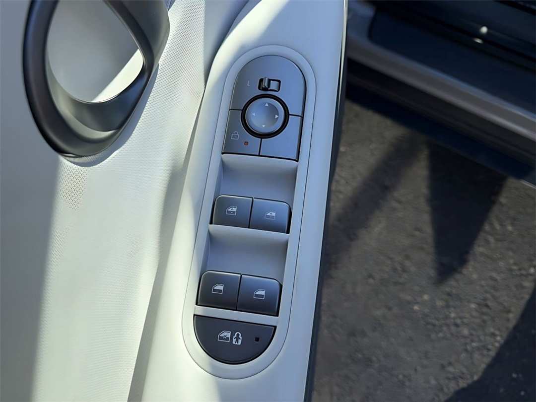 2026 Hyundai Ioniq 5 SEL - Image 13