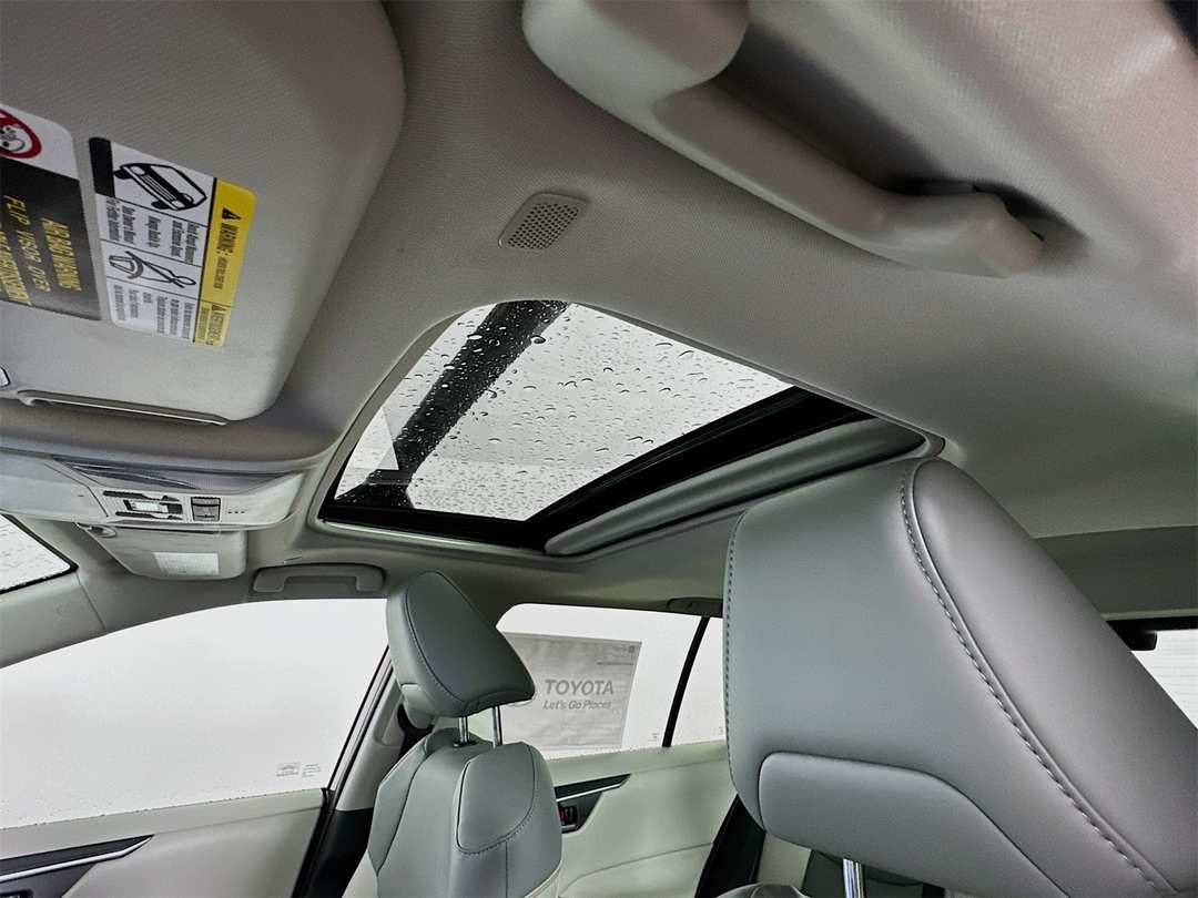 2025 Toyota Rav4 XLE Premium - Image 23