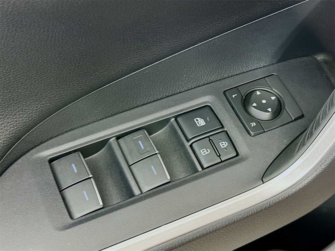2025 Toyota Rav4 XSE - Image 18