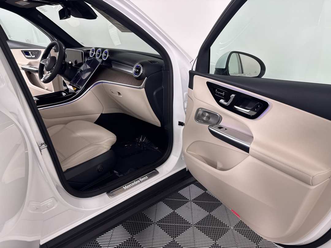 2026 Mercedes-Benz GLC GLC 300 - Image 13