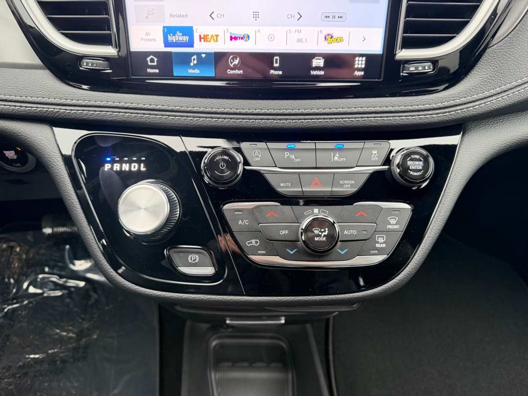 2026 Chrysler Pacifica Select - Image 23