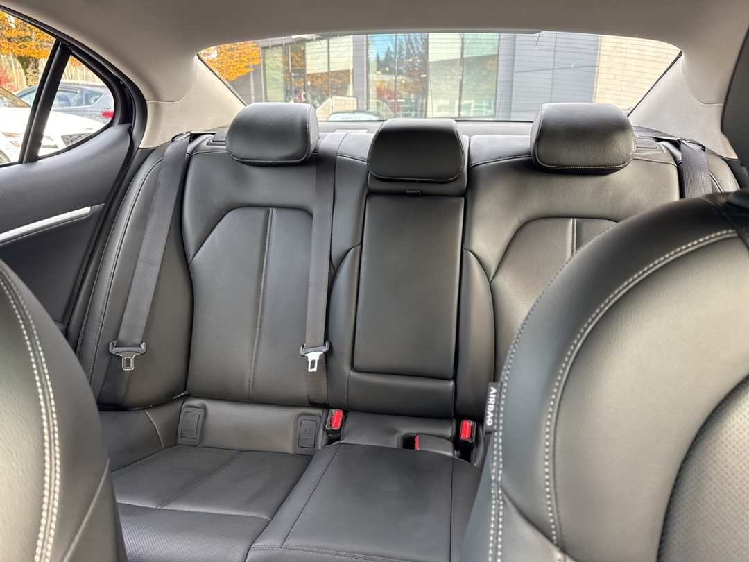 2026 Genesis G70 2.5T - Image 30