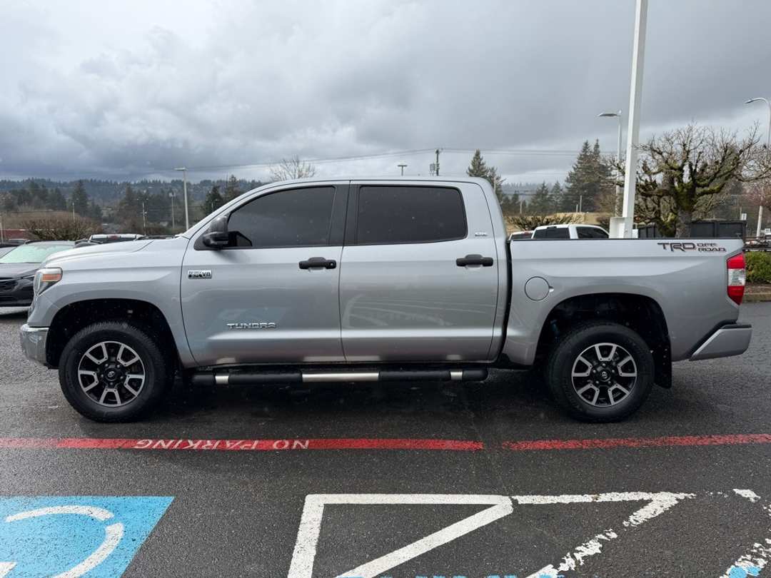 2018 Toyota Tundra SR5 - Image 5