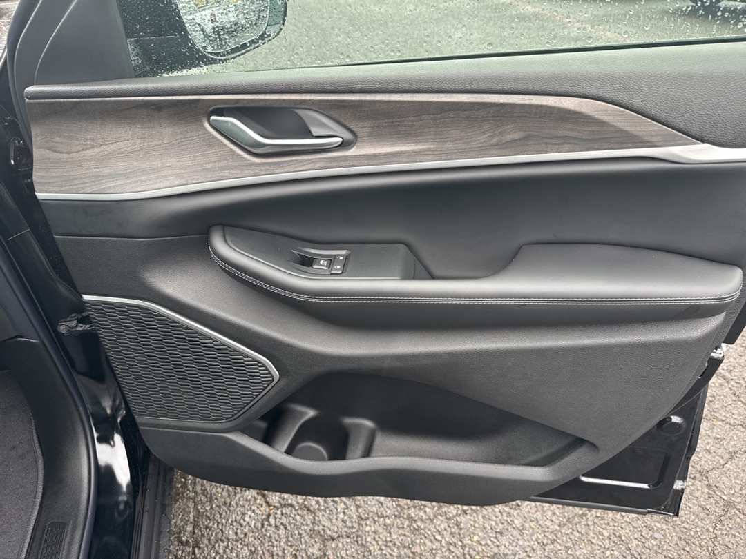 2026 Jeep Grand Cherokee Limited - Image 30