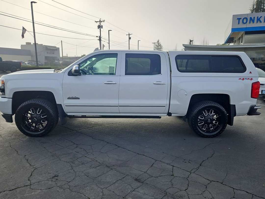 2017 Chevrolet Silverado 1500 High Country - Image 3