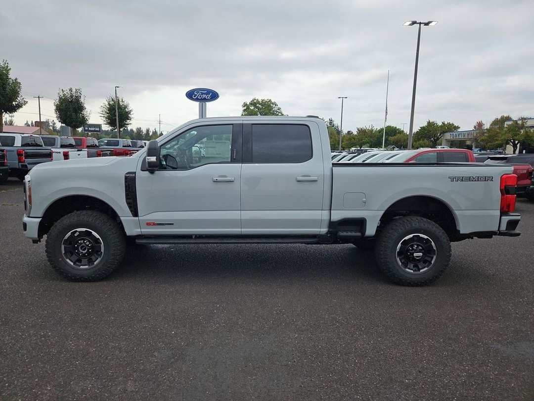 2026 Ford F-250Sd Platinum - Image 2