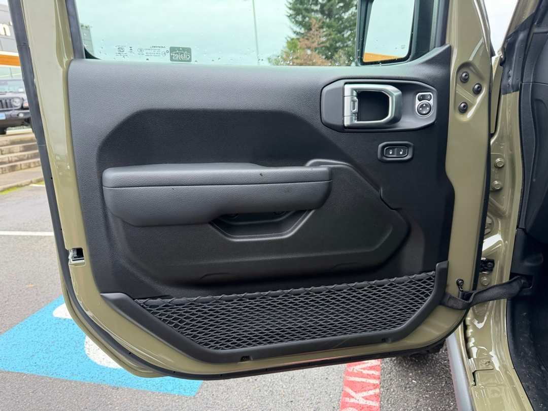 2026 Jeep Wrangler Rubicon - Image 12