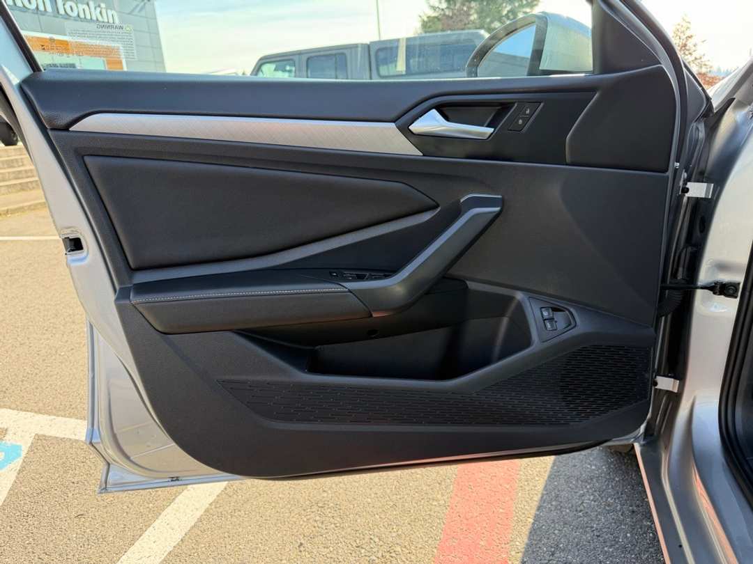 2024 Volkswagen Jetta 1.5T SE - Image 12