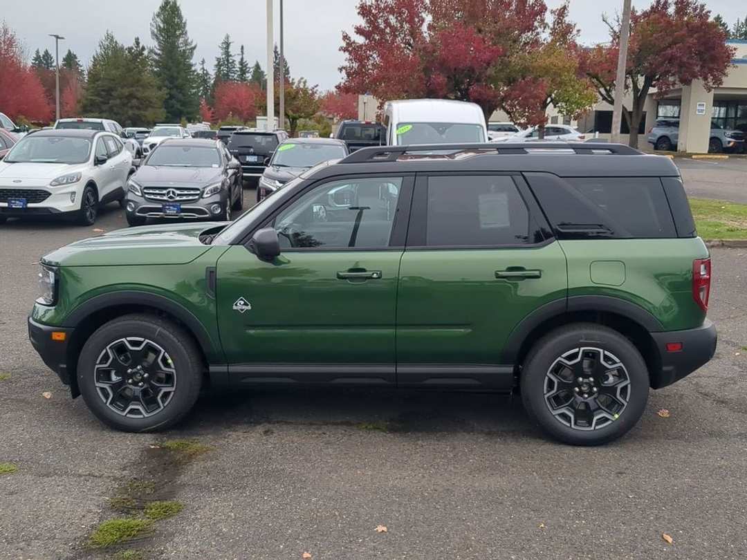 2025 Ford Bronco Sport Outer Banks - Image 2