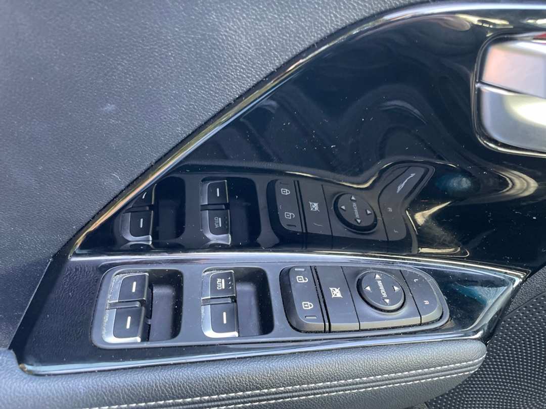 2020 Kia Niro LXS - Image 10