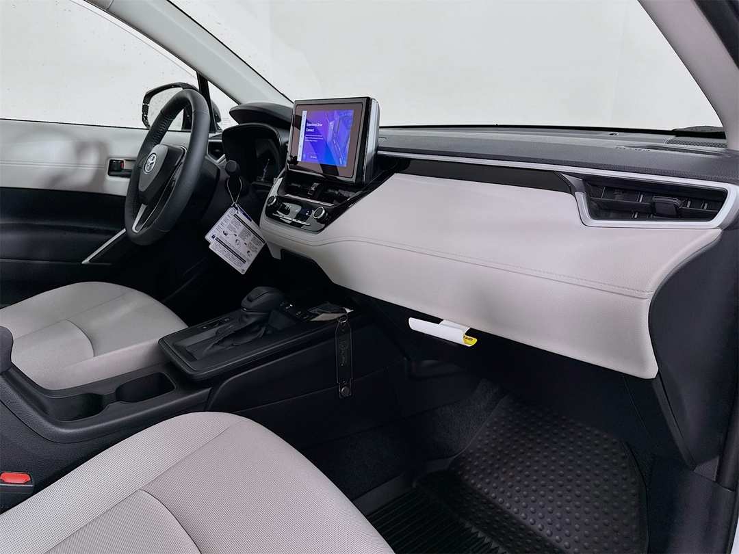 2026 Toyota Corolla Cross LE - Image 29